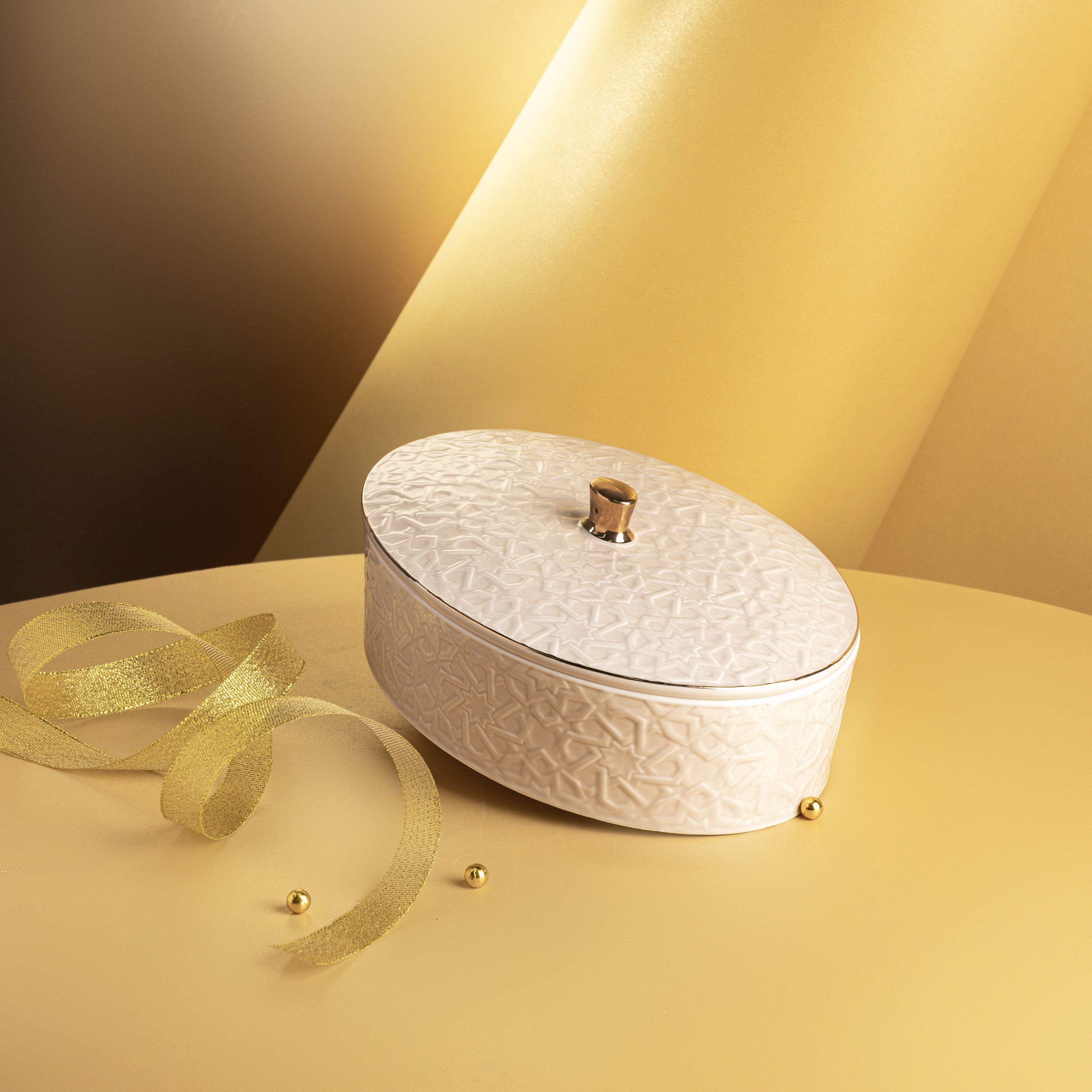 مضيفة بغطاء وسط تاج 2119 بيج