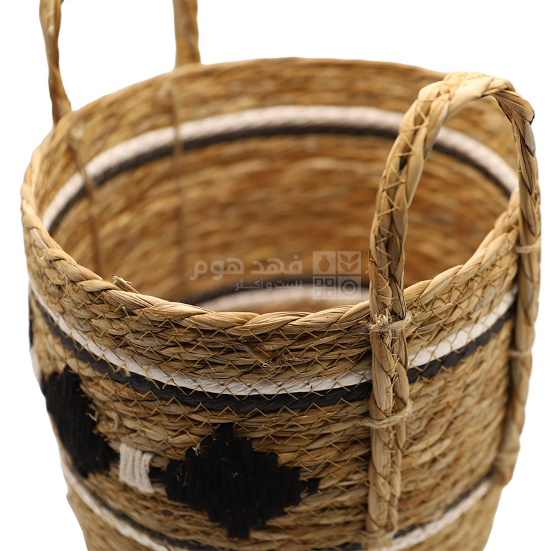 سلة قش خيط اسود / ابيض وسط