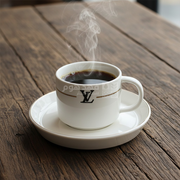 طقم/12 فناجين قهوة بورسلان ابيض مكتب LV