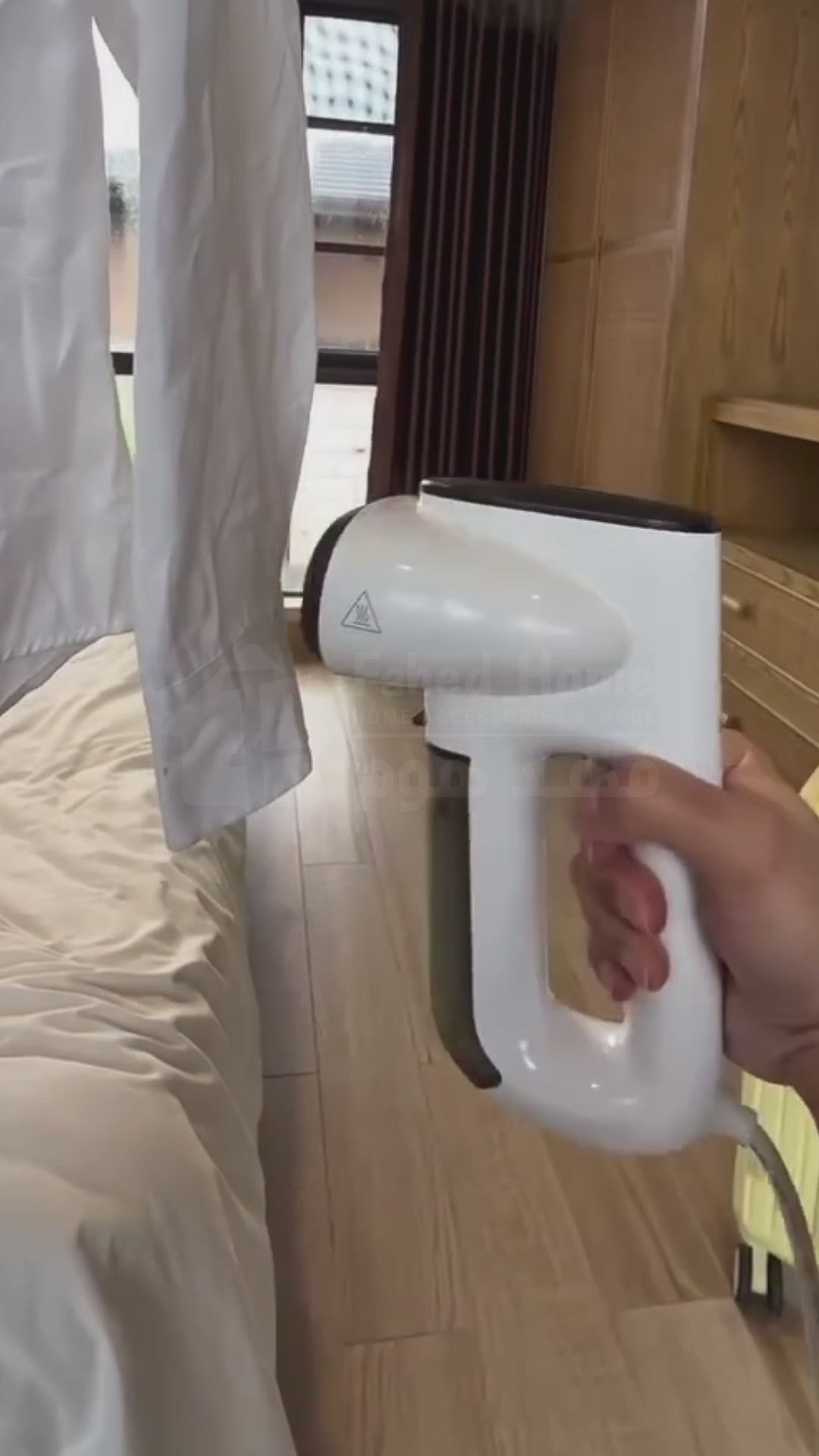 تحميل الفيديو: مكوى بخار يدوي 1300W شفط اسود 3023